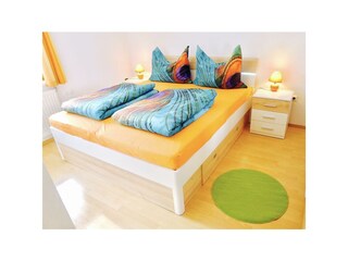 Schlafzimmer mit Badezimmer