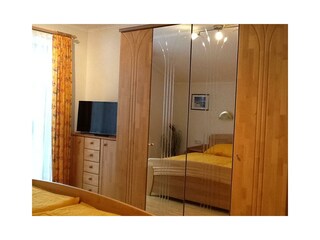 Apartment Gia - Zimmer vorne - Schrank