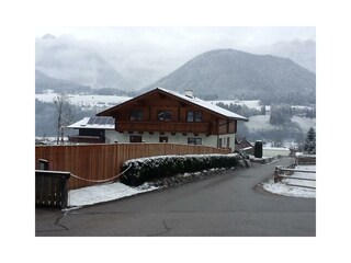 Apartment Gia - Hausfoto Winter - Lage