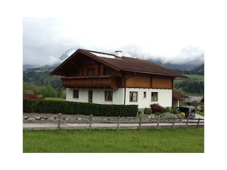 Apartment Gia - Hausfoto im Sommer