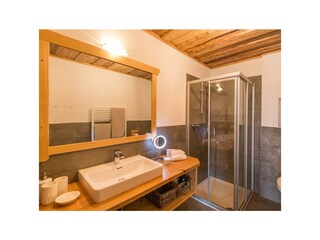 Almhuetten-Prenner Alm-Badezimmer-Untergeschoss