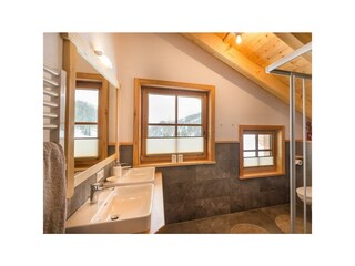 Almhuetten-Prenner Alm-Badezimmer-Obergeschoss