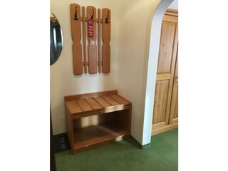 Gästehaus Kübler_App. 3 Schlafzimmer_Garderobe