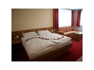 Doppelzimmer mit ausziehbarer Couch