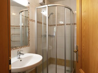 Planai bedroom en suite 3U5A7557