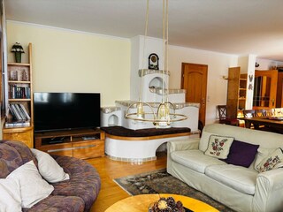 Lounge TV 2025-12-25 at 12.43.57 (1