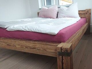 Mountain Whisper_Holzbett