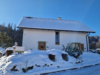 Winteraufnahme vom Haus