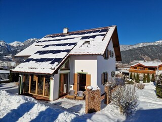 Hausansicht im Winter