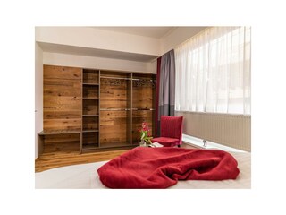 Geräumiges Schlafzimmer