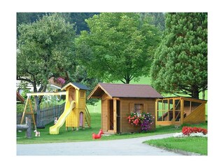 Esslgut - Spielplatz mit Gartenhütte