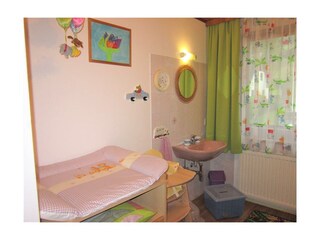 Kinderzimmer mit Babyausstattung