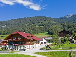 Kainreiterhof - Hausansicht im Sommer
