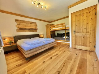 Schlafzimmer mit 3er Stockbett4