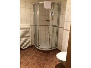 Blumen Studios_Gössenberg_Dusche, WC