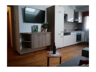 Appartement Stroblhof_Aich_Küche und Flat-TV