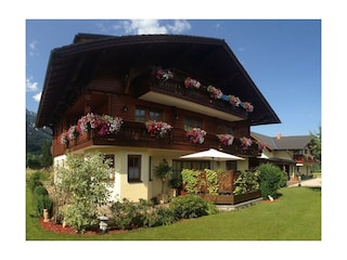 Haus Pircher - Hausfoto Sommer mit Garten