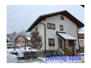 Ferienhaus Gruber Aich, 2 Parkplätze neben Eingang