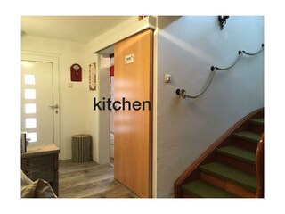 Eingang, Vorraum, Küche links,mit Keller