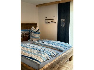 Zimmer 1: Altholzbett, 1 Kinderbett, Balkon