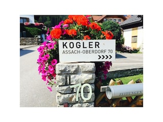 Ferienwohnung Haus Kogler.Aich.Hauseinfahrt1