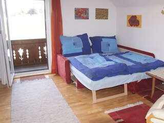 Wohnzimmer+Balkon_Doppelbett