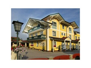 Appartements zur Gräfin_Aich_Sommer_Haus Ostansich