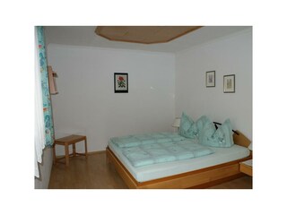 Gästehaus Passrucker_Fewo B_Schlafzimmer 1