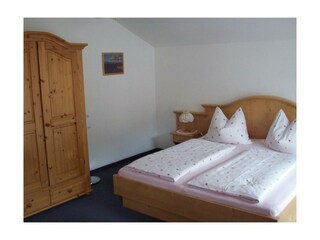 Gästehaus Passrucker_Fewo A_Schlafzimmer 1