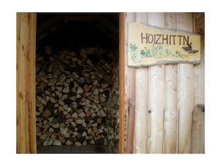 jede Menge Holz im Feriendorf Stodertraum