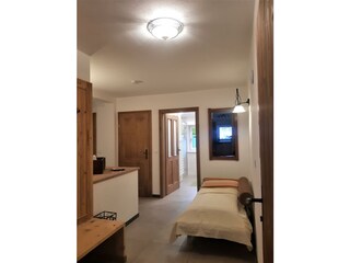 Berndlhof_Appartement Sölkblick_Couch im Vorraum