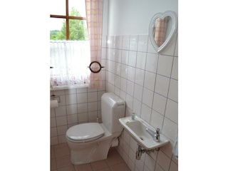 separates WC