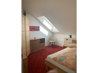 Schlafzimmer 2