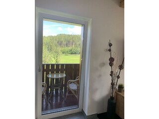 kleiner feiner Balkon mit Blick ins Grüne