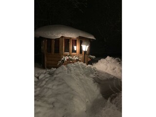 Gartenhütte im Winter