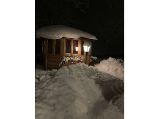 Gartenhütte im Winter