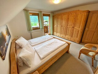 Schlafzimmer Bergblick mit Balkon