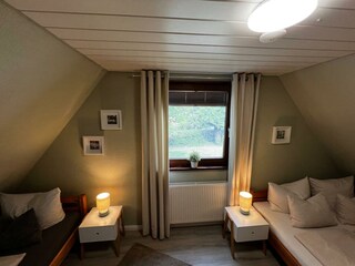 Kleineres Schlafzimmer