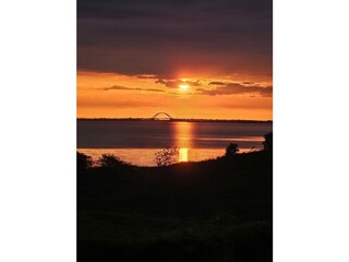 Sonnenaufgang über der Sundbrücke, Blick aus dem Garten