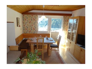 Wohnzimmer mit Balkon
