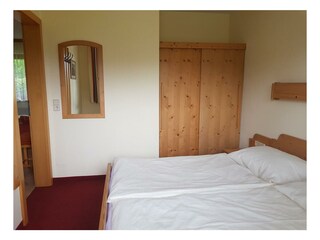 schlafzimmer-ferienwohnung-waldhorn-ramsau