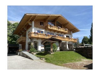Haus-Bernhard-zomer-Ramsau-am-dachstein