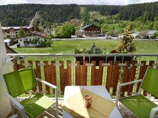 Balkon zur Südseite mit Blick in den Ort