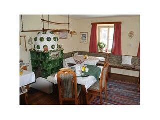 Die Bauernstube mit Kachelofen