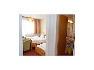 Vorraum mit Bad und Schlafzimmer