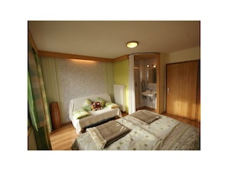 Südzimmer mit Dusche