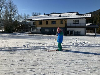 Langlauf_vorm_Haus