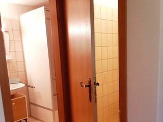 Dusche und WC getrennt