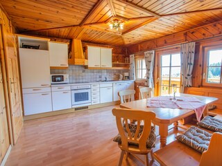 Küche mit Essbereich