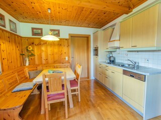 Küche mit Essbereich